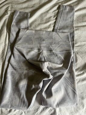 lululemon athletica Men's Light Gray Camo Sweatpants